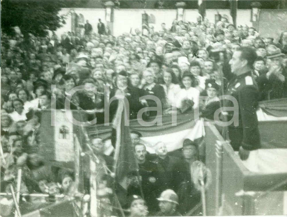 Fotografia d epoca originale 1930 ca MILANO Adunata annuale del Gruppo Rionale OBERDAN in Piazza Bacone Foto 1