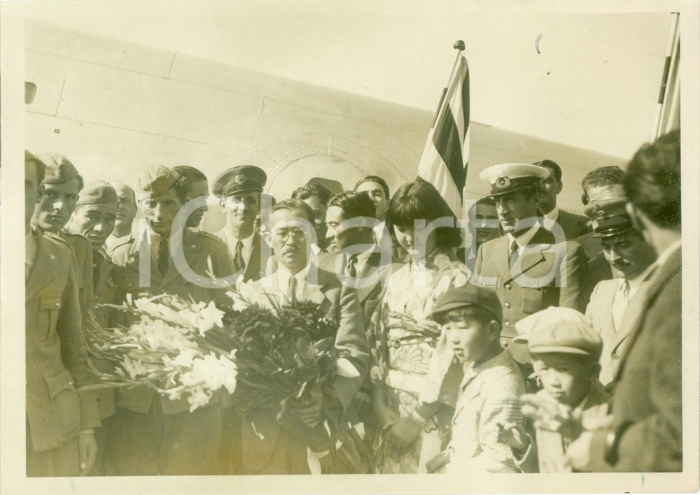 Fotografia d epoca originale 1939 ROMA L aeroplano NIPPON durante lo sbarco romano del suo giro del mondo 1