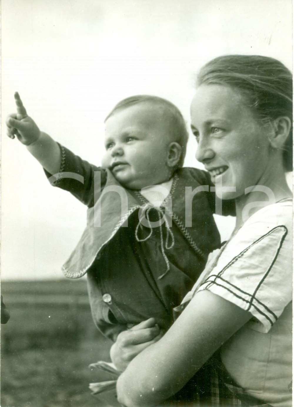Fotografia d epoca originale 1938 GERMANIA Un bambino con la madre per la Festa della Mamma Fotografia 1