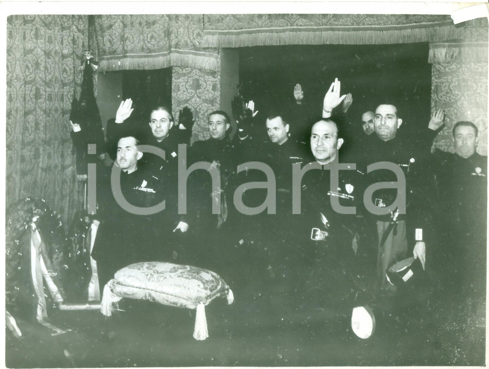 Fotografia d epoca originale 1937 MILANO Ferruccio LANTINI Dino ALFIERI alla Cripta dei Caduti Fascisti FOTO 1