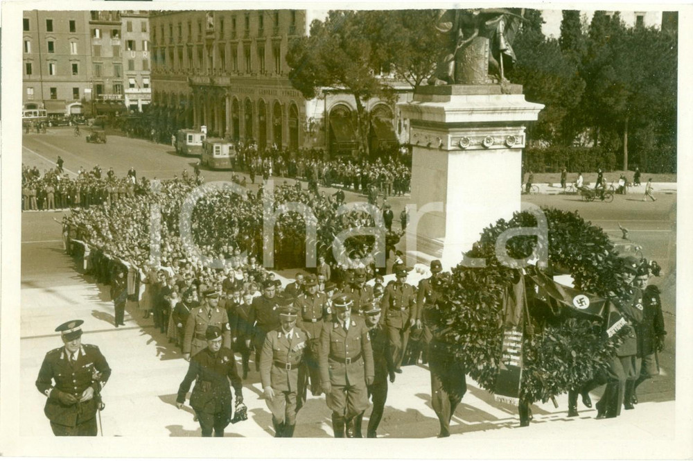 Fotografia d epoca originale 1937 ROMA Missione Commerciale Tedesca rende omaggio al MILITE IGNOTO Fotografia 1