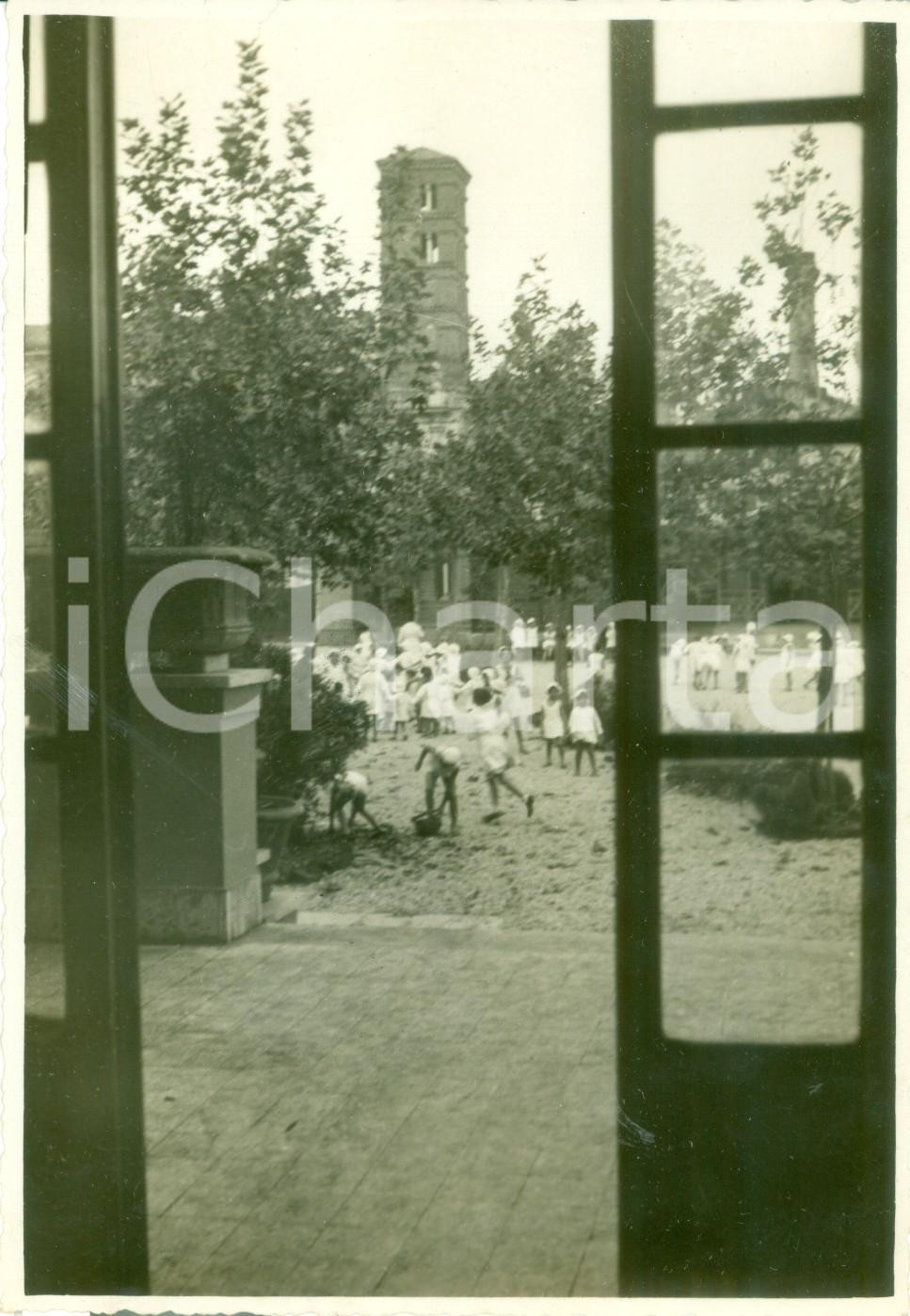 1934 ROMA Bambini giocano all'aperto per la Giornata della Maternità *FOTOGRAFIA