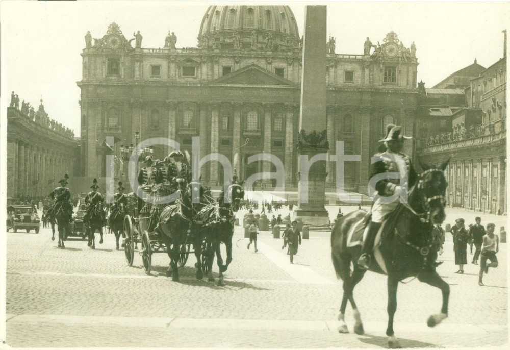 Fotografia d epoca originale 1929 CITTA  DEL VATICANO Berline Reali lasciano SAN PIETRO Fotografia 1