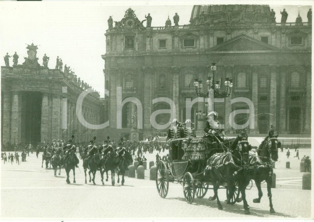 Fotografia d epoca originale 1929 CITTA  DEL VATICANO Berline Reali lasciano SAN PIETRO Fotografia 1