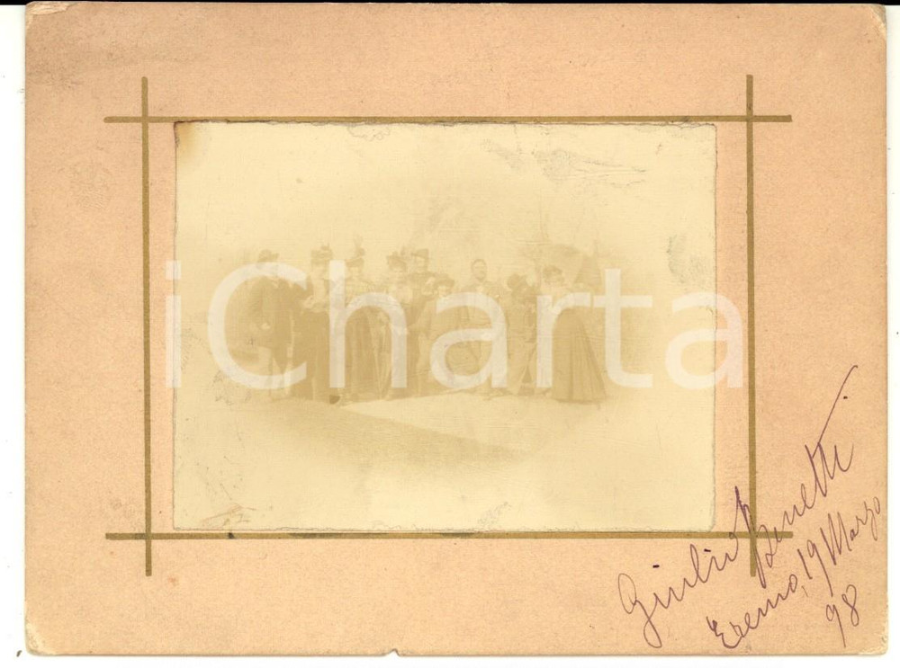 Fotografia d epoca originale 1898 EREMO AREA EMILIANA ? Giulio BENETTI scherza in campagna con amici Foto 1