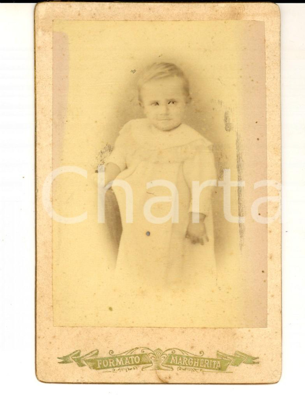 Fotografia d epoca originale 1890 AREA LOMBARDA Ritratto di bambina in abito bianco Foto formato margherita 1