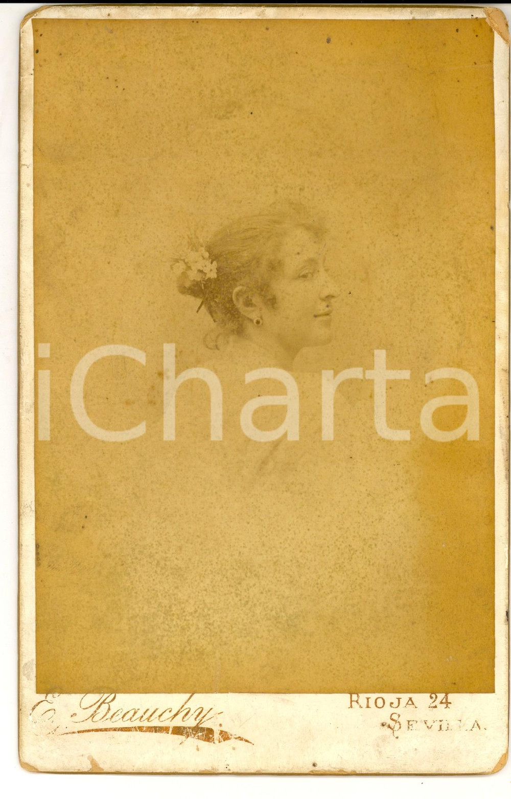 Fotografia d epoca originale 1880 ca SEVILLA Donna con acconciatura raccolta e fiori Foto Emilio BEAUCHY 1