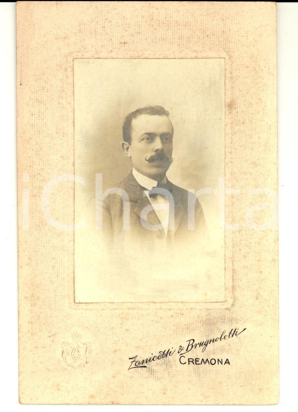 Fotografia d epoca originale 1890 ca CREMONA Ritratto maschile con abito scuro Foto ZANICOTTI & BRUGNOLOTTI 1
