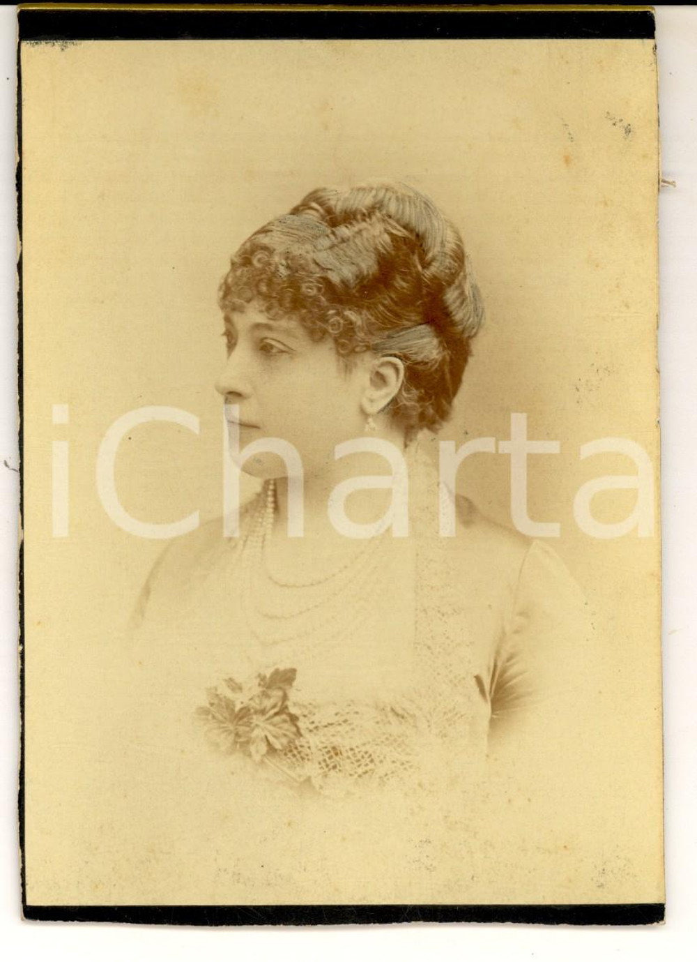 Fotografia d epoca originale 1900 ca MILANO Donna in abito bianco e collana di perle Foto ORLAY DE KARWA 1