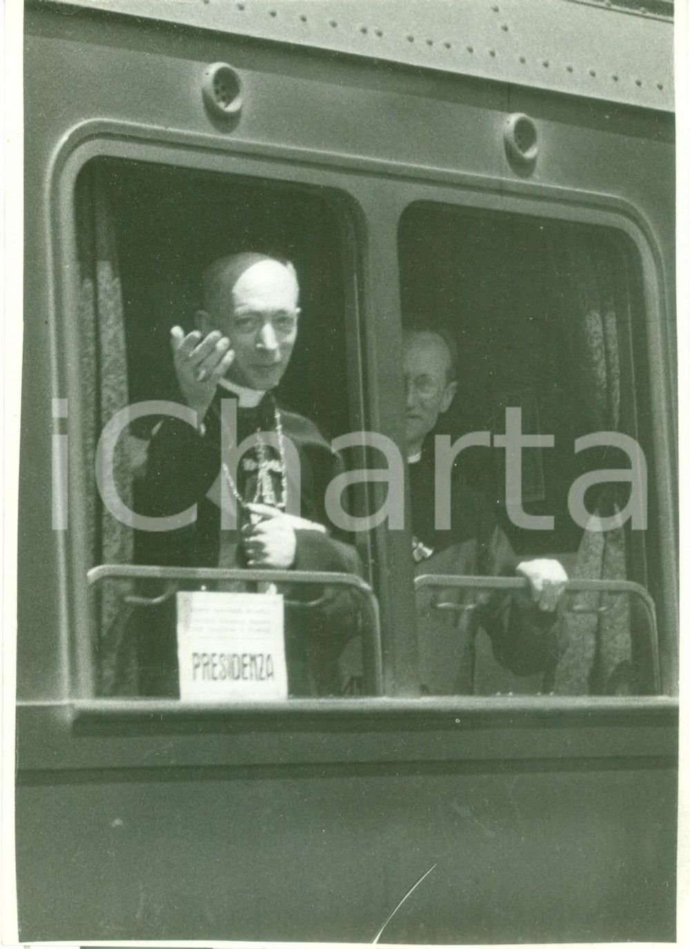 Fotografia d epoca originale 1935 GENOVA Cardinale Ildefonso SCHUSTER sul treno diretto a LOURDES Fotografia 1