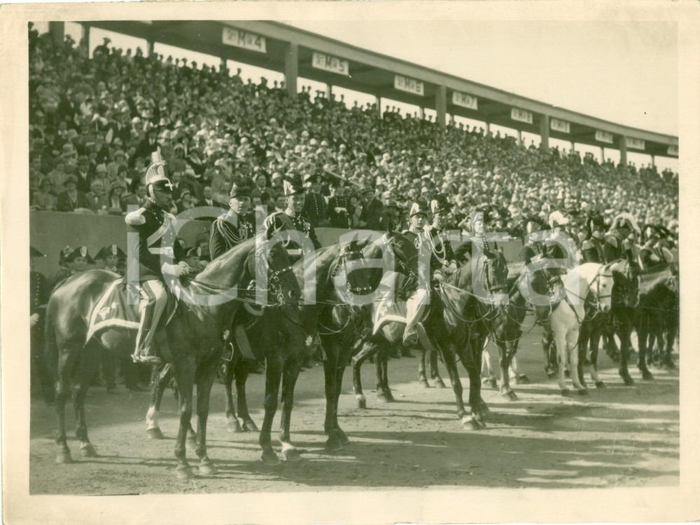 Fotografia d epoca originale 1930 ca TORINO Carosello Storico Militare festa di spiriti armi equitazione FOTO 1