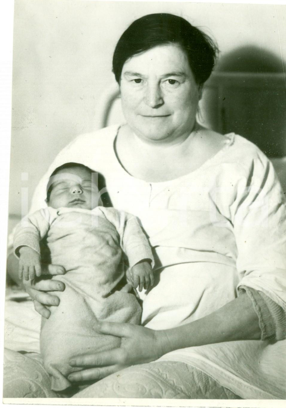 Fotografia d epoca originale 1938 MILANO Una madre con il suo nono figlio Fotografia 1