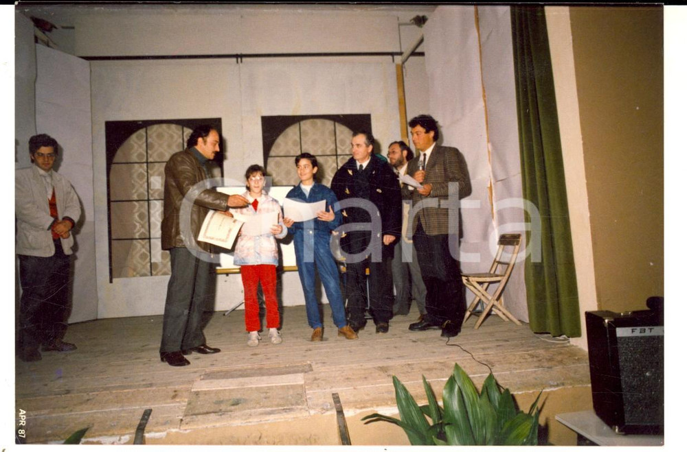 Fotografia d epoca originale 1987 MONTEFELCINO Premiazione dei piccoli vincitori per concorso ceramica 1