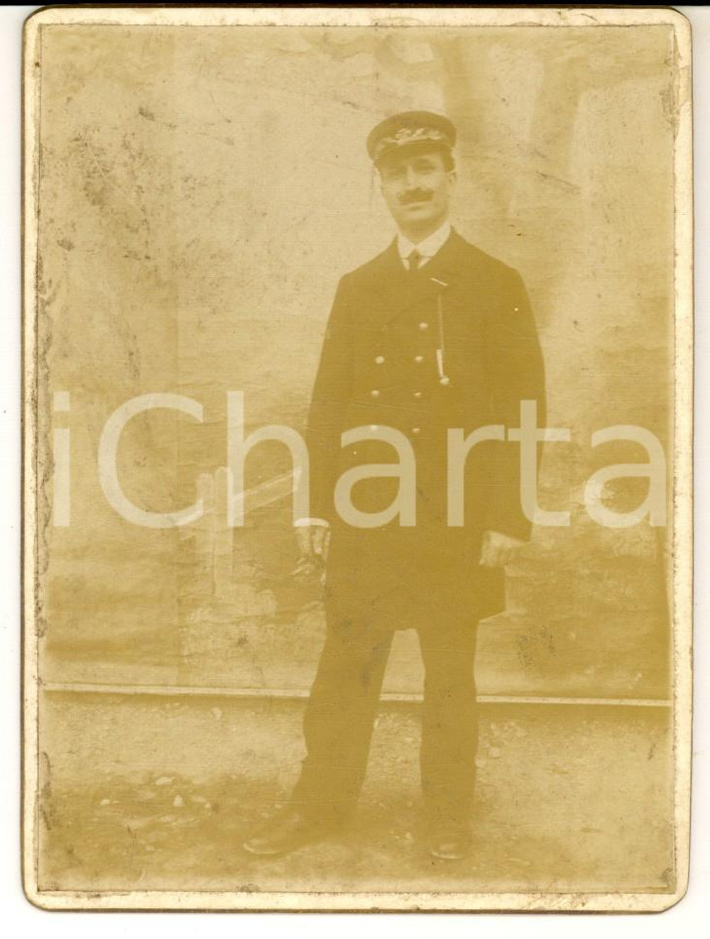 Fotografia d epoca originale 1900 ca REGIA MARINA Ritratto di ufficiale nello studio di un fotografo 9x12 cm 1