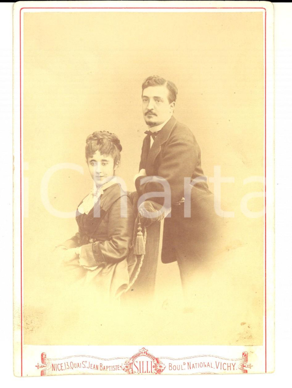 Fotografia d epoca originale 1880 ca NICE FRANCE Deux Ã©poux avec femme assise Photographie SILLI 1