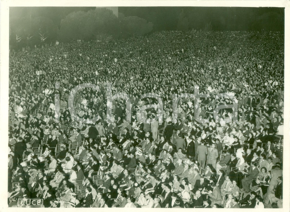 Fotografia d epoca originale 1938 ROMA Pubblico imponente alla prima della TURANDOT al Teatro dei Ventimila 1