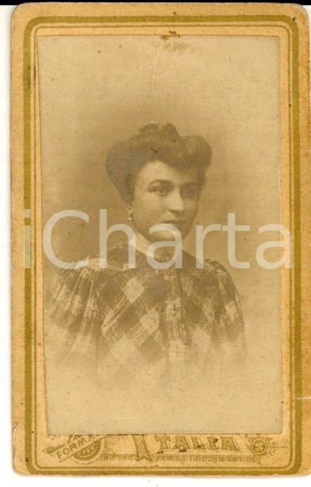 Fotografia d epoca originale 1890 ca MILANO Ritratto di donna con abito a quadretti Foto Guido MIGNANI 1