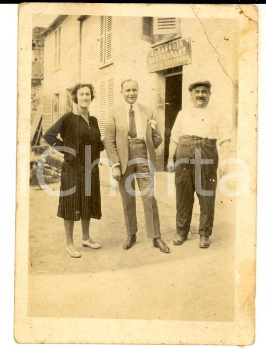 Fotografia d epoca originale 1930 FRANCE PropriÃ©taire restaurant  MARASQUIN avec des clients Photo 7x9 1