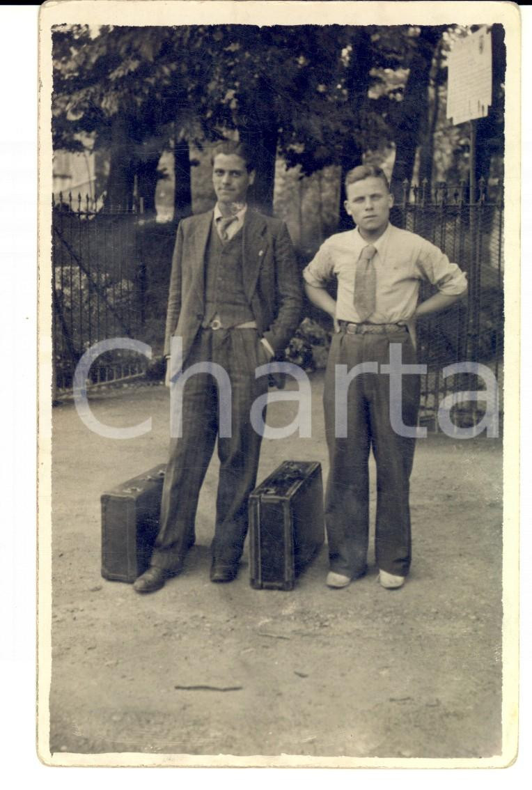 Fotografia d epoca originale 1930 ca MILANO Parco Sempione  Ritratto di Rino MINERVINO e Salvatore ORLANDI 1