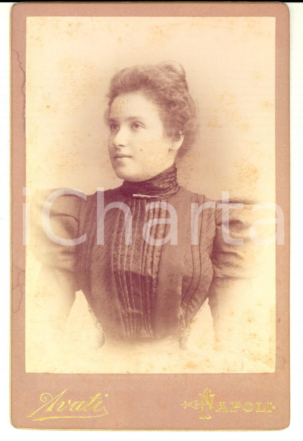 Fotografia d epoca originale 1880 ca NAPOLI Ritratto di donna in abito nero Fotografia AVATI 11x16 1