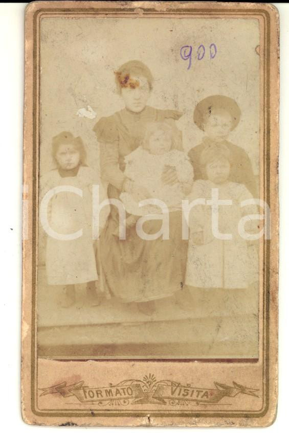 Fotografia d epoca originale 1900 ca COMO Ritratto di donna con i suoi quattro figli Fotografia ALCHISIO CDV 1