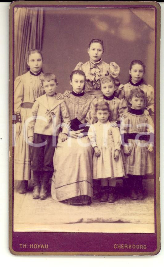 Fotografia d epoca originale 1890 ca CHERBOURG F Foto di gruppo di otto fratelli Fotografia HOYAU RARA CDV 1