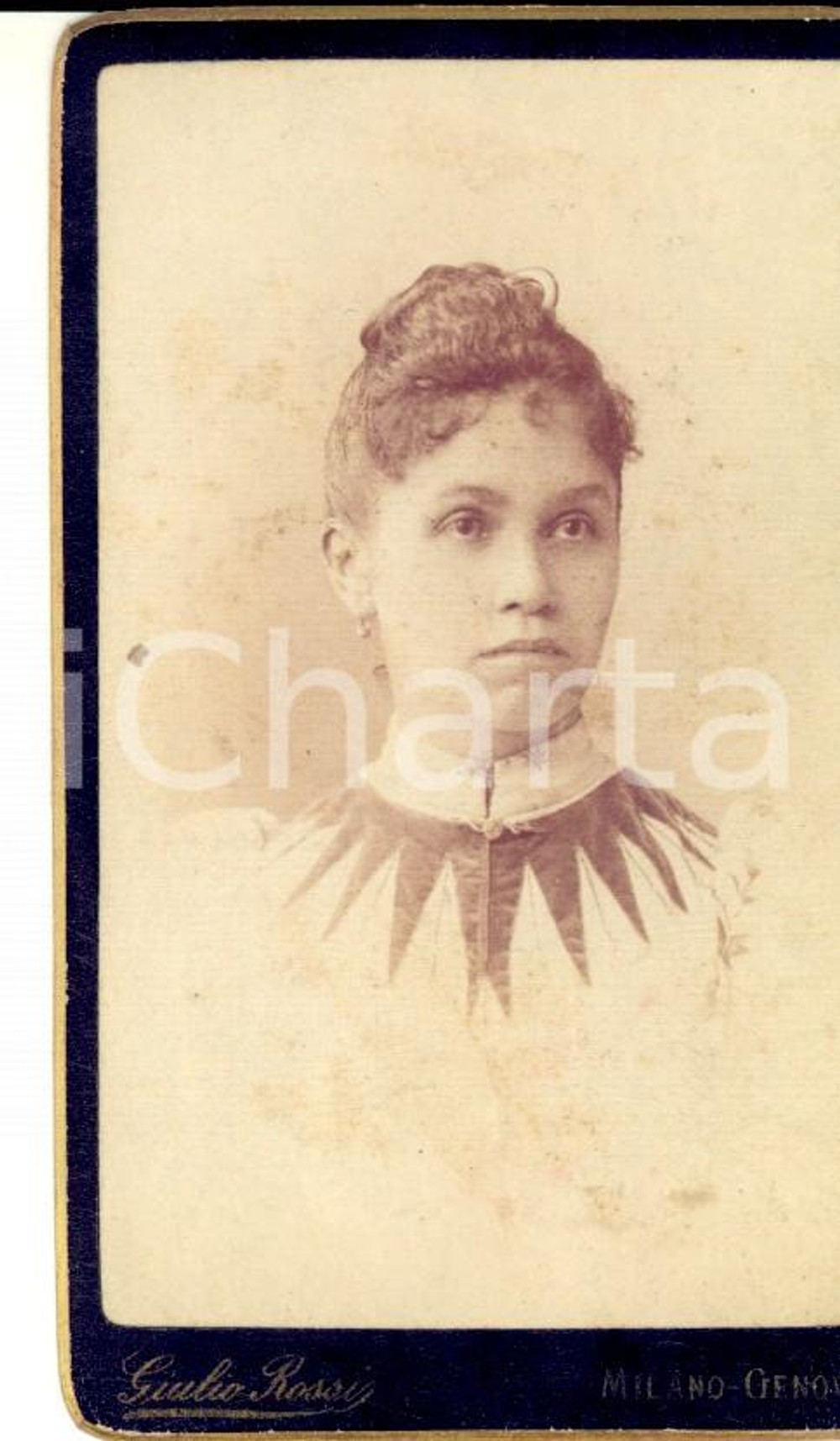 Fotografia d epoca originale 1890 ca GENOVA Ritratto di donna con abito ricamato Fotografia GIULIO ROSSI 1