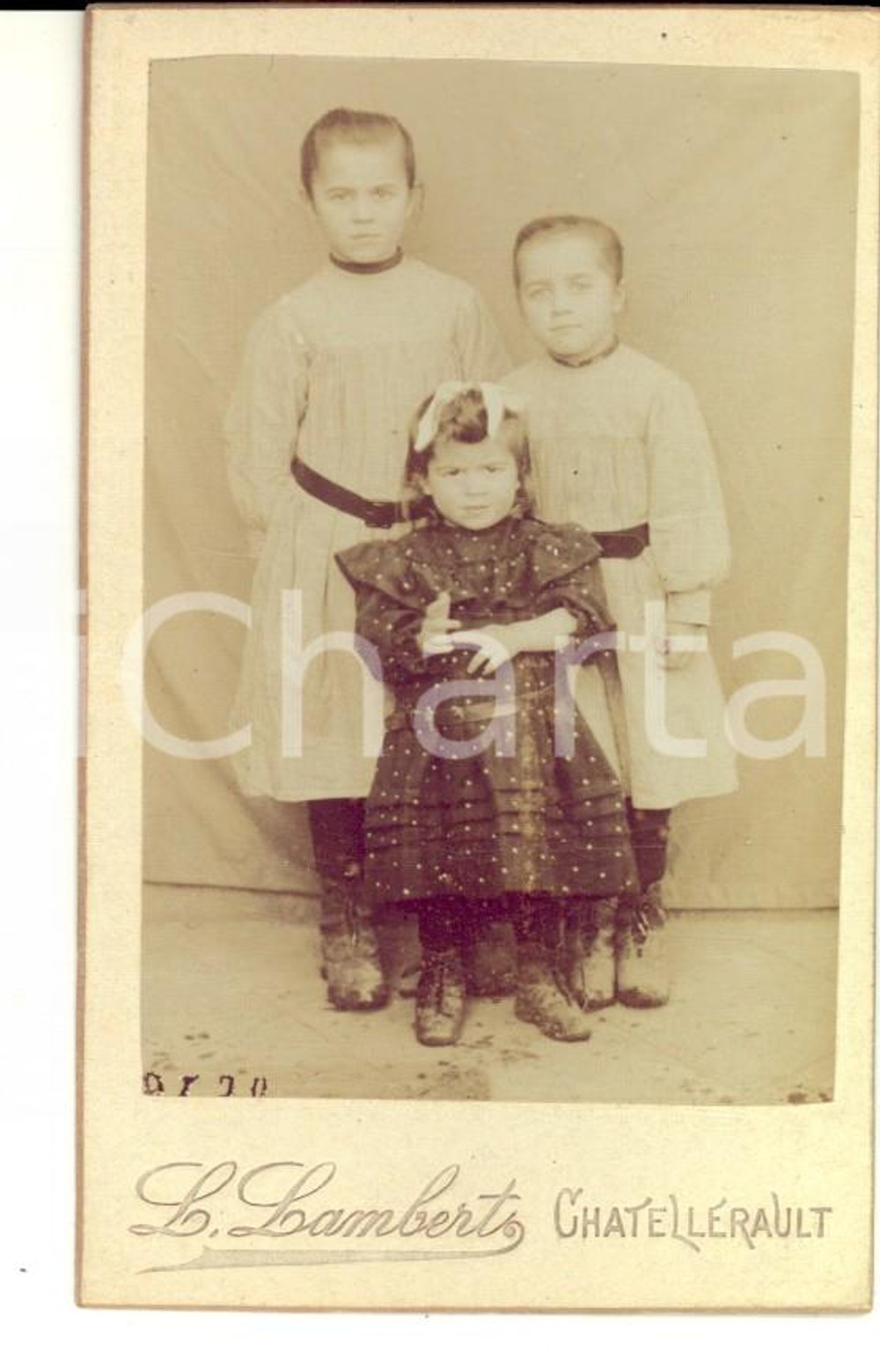 Fotografia d epoca originale 1900 ca CHATELLERAULT F Ritratto di tre sorelline Foto LAMBERT VINTAGE CDV 1