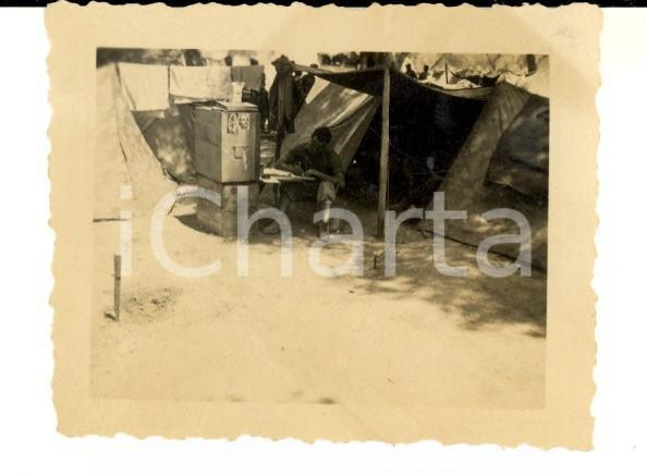 Fotografia d epoca originale 1941 WW2 VALONA ALBANIA Soldato in tenda pronto al rientro in Italia Foto 7x5 1