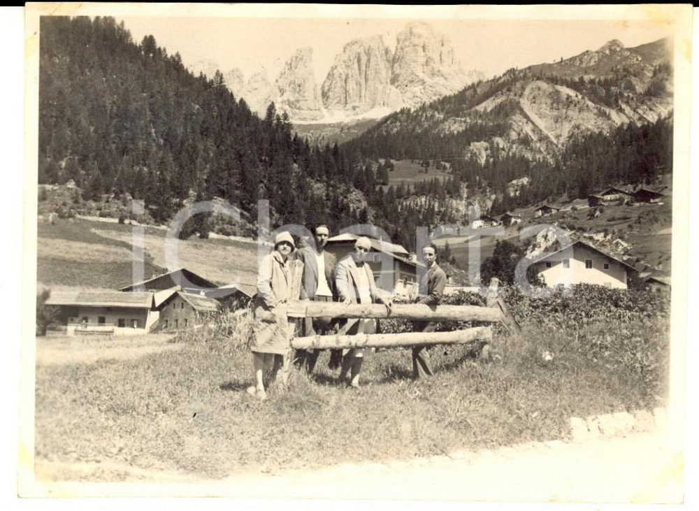 Fotografia d epoca originale 1927 CAMPITELLO DI FASSA TN Turisti con il SASSOLUNGO Foto 11x8 1