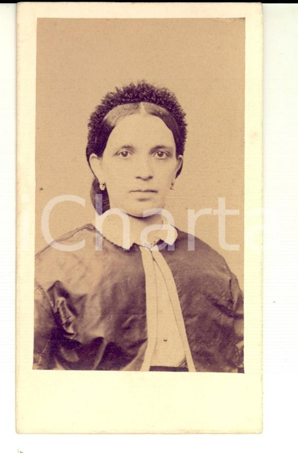 Fotografia d epoca originale 1870 ca MILANO Ritratto di donna con acconciatura tradizionale Foto RIMOLDI 1