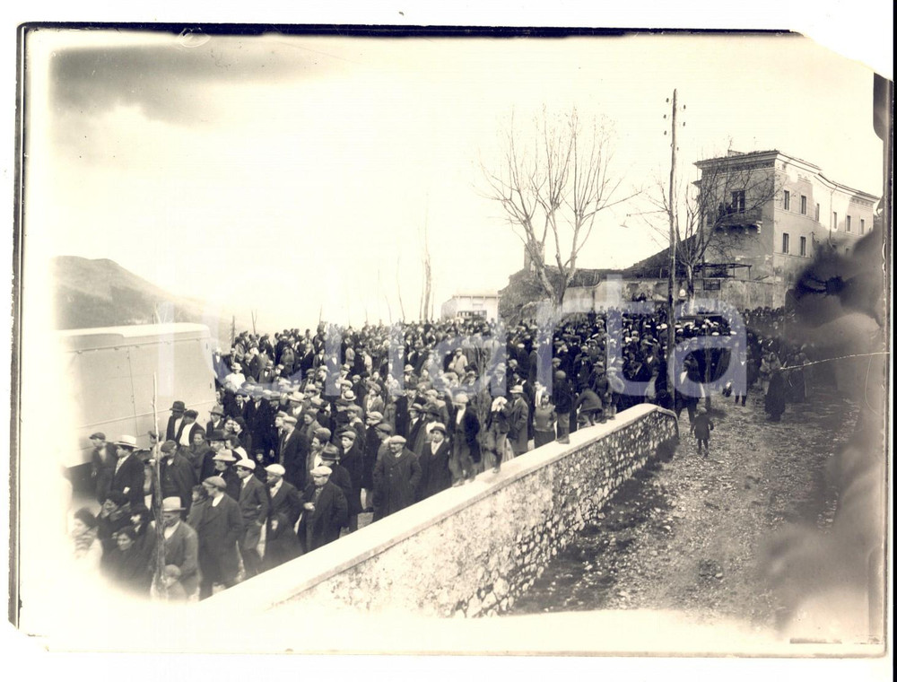 Fotografia d epoca originale 1940 ca FRANCAVILLA AL MARE Un corteo lungo le vie del paese Foto DANNEGGIATA 1