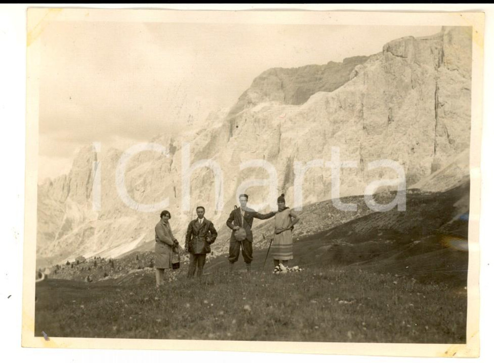 Fotografia d epoca originale 1927 PASSO SELLA TN Escursionisti con il gruppo del SELLA Foto VINTAGE 12x9 1