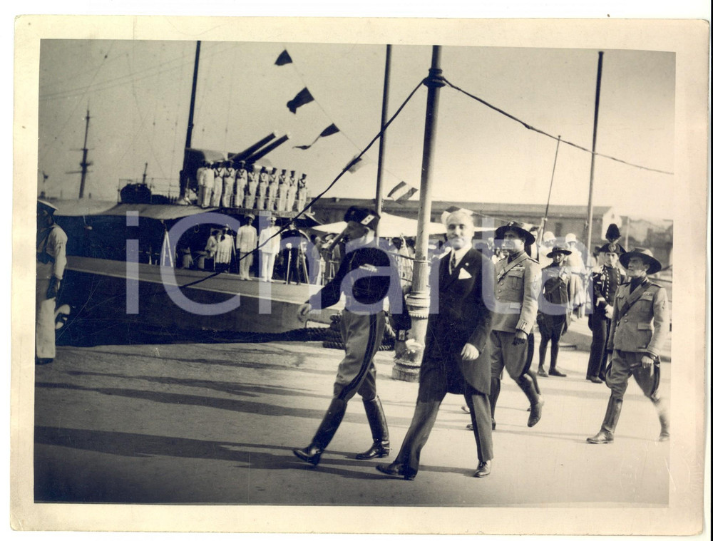 Fotografia d epoca originale 1928 NAPOLI Augusto TURATI consegna della bandiera al caccia GIOVANNI NICOTERA 1
