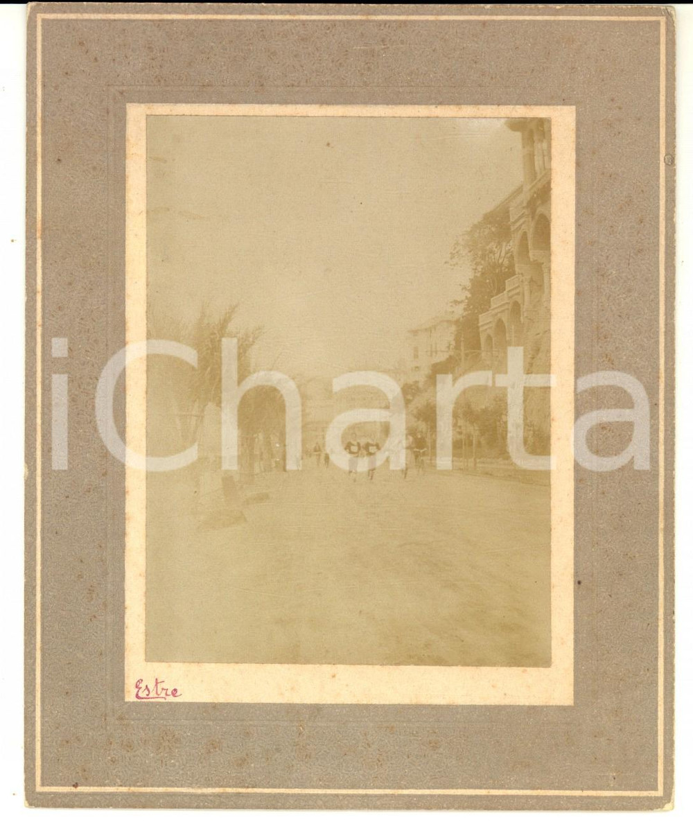 Fotografia d epoca originale 1900 ca FRANCIA  COSTA AZZURRA ? Gara di corsa sul lungomare Foto VINTAGE 1