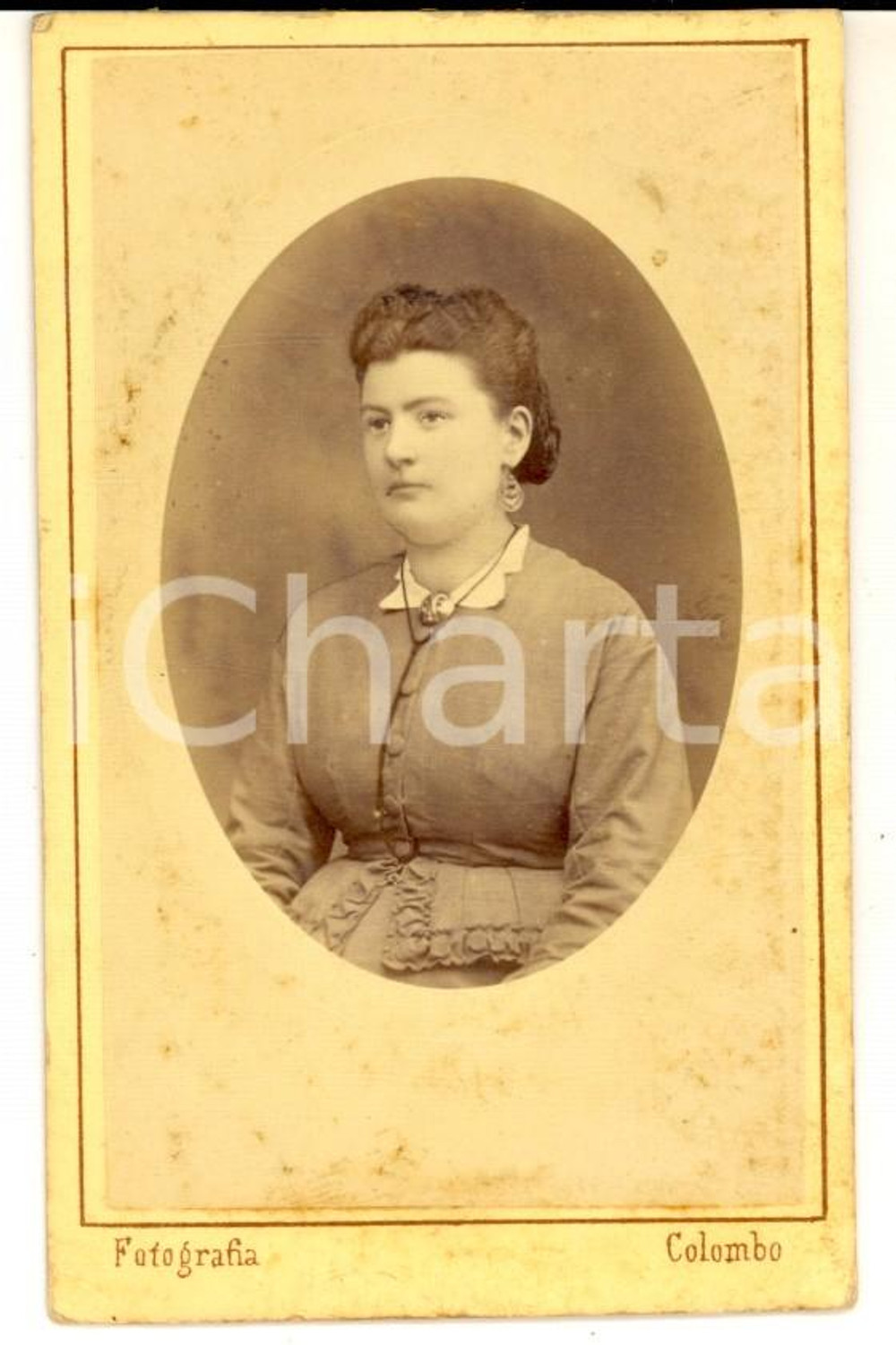 Fotografia d epoca originale 1880 ca NOVARA Ritratto femminile con pendenti Foto GIROLAMO COLOMBO CDV 1