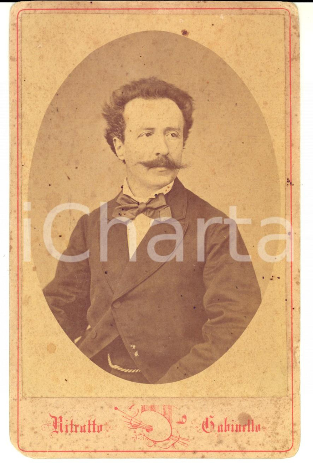 Fotografia d epoca originale 1880 ca Ritratto maschile con cravattino Foto VINTAGE gabinetto 1