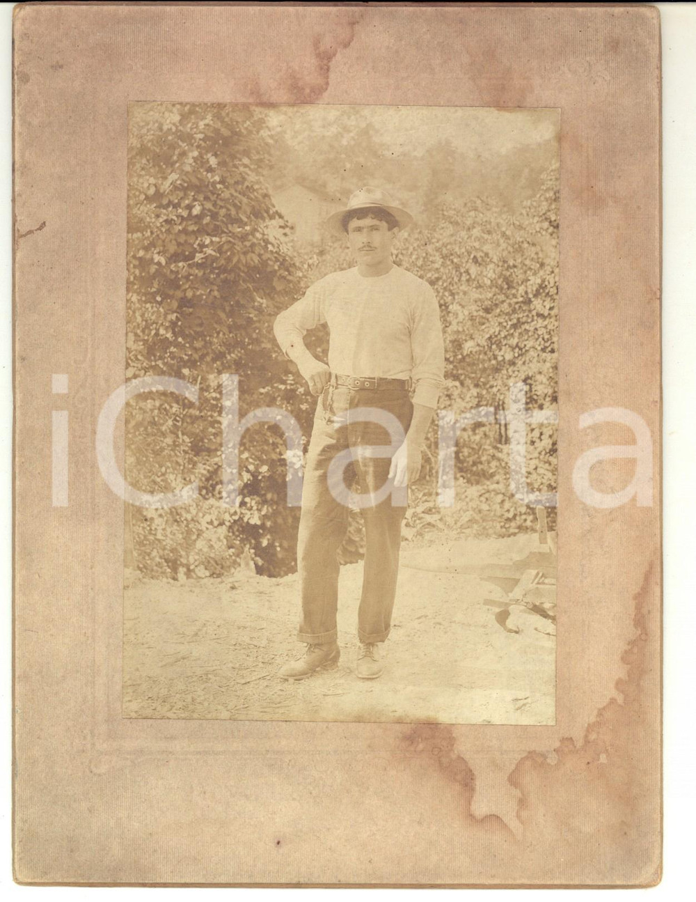 Fotografia d epoca originale 1910 ca AREA FRANCESE Ritratto di un mezzadro nei campi Fotografia VINTAGE 1
