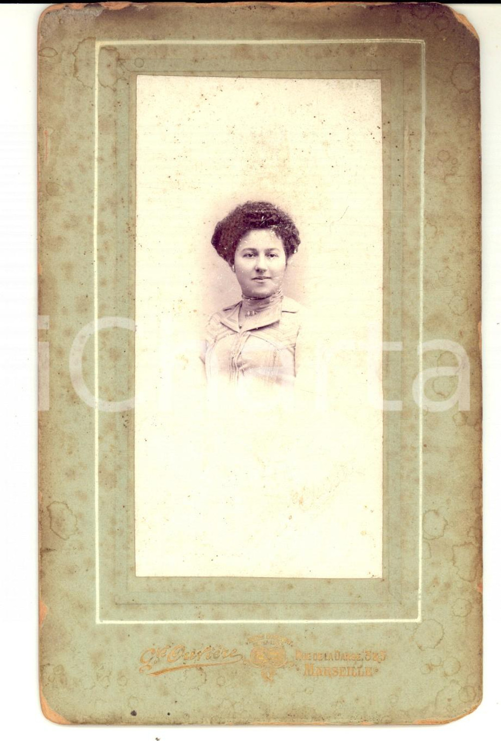 Fotografia d epoca originale 1890 ca MARSEILLE F Ritratto di donna in abito chiaro Foto Gustave OUVIERE 1