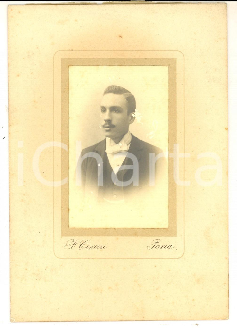 Fotografia d epoca originale 1910 ca PAVIA Ritratto maschile con cravattino bianco Fotografia F. CISARRI 1