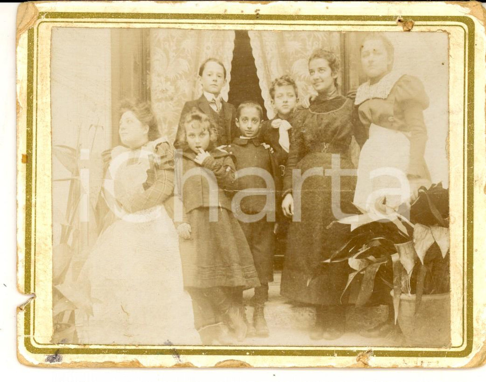 Fotografia d epoca originale 1900 ca AREA LOMBARDA ? Bambini borghesi con le governanti Foto VINTAGE 1