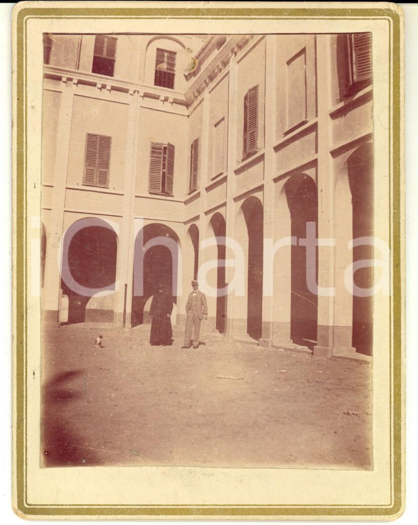 Fotografia d epoca originale 1880 ca TORINO Un sacerdote con un gentiluomo e un gatto Foto VINTAGE 10x13 cm 1