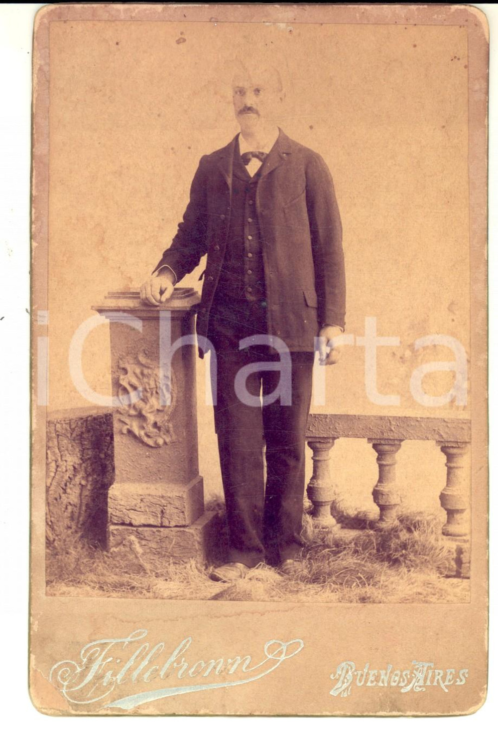 Fotografia d epoca originale 1910 ca BUENOS AIRES Ritratto maschile in abito scuro Foto FILLEBROWN 1