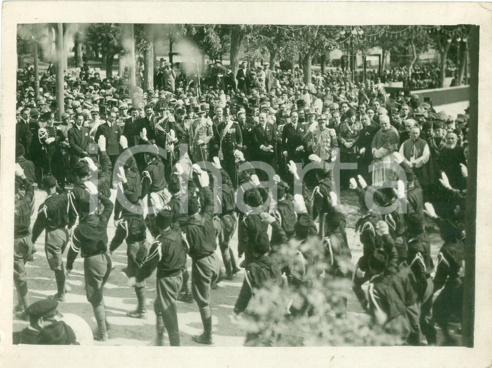 Fotografia d epoca originale 1940 ca ROMA Avanguardisti sfilano davanti a Vittorio Emanuele III Fotografia 1