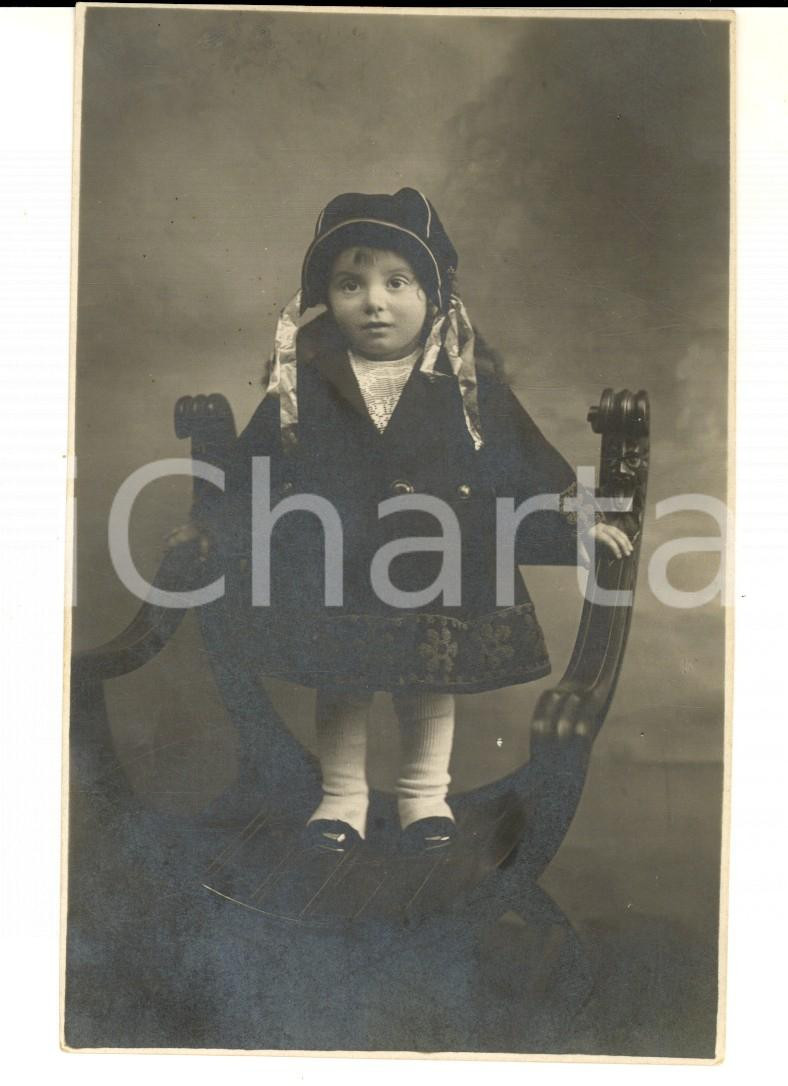 Fotografia d epoca originale 1922 NOVARA ? Bambina di 17 mesi in abito ricamato Foto VINTAGE FP 1