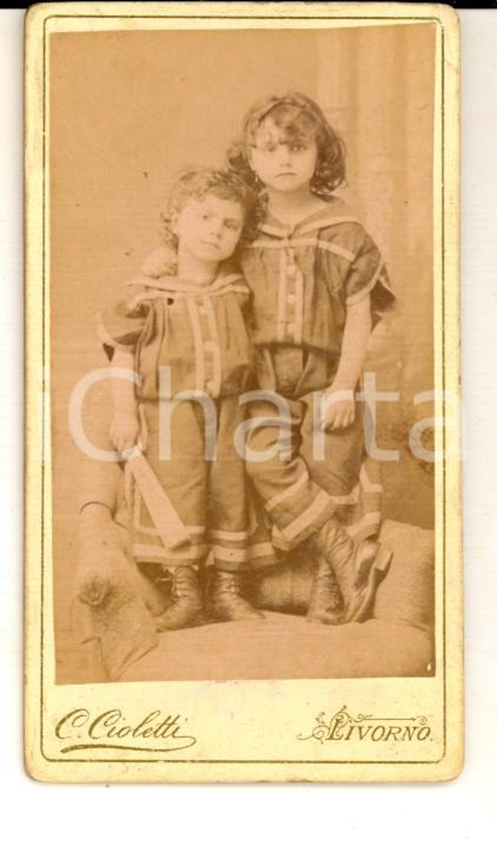 Fotografia d epoca originale 1890 ca LIVORNO Coppia di fratellini vestiti alla marinara Foto CIOLETTI 5x8 cm 1