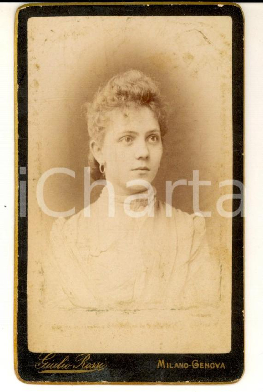 Fotografia d epoca originale 1890 ca GENOVA Ritratto di donna con abito bianco Fotografia GIULIO ROSSI CDV 1