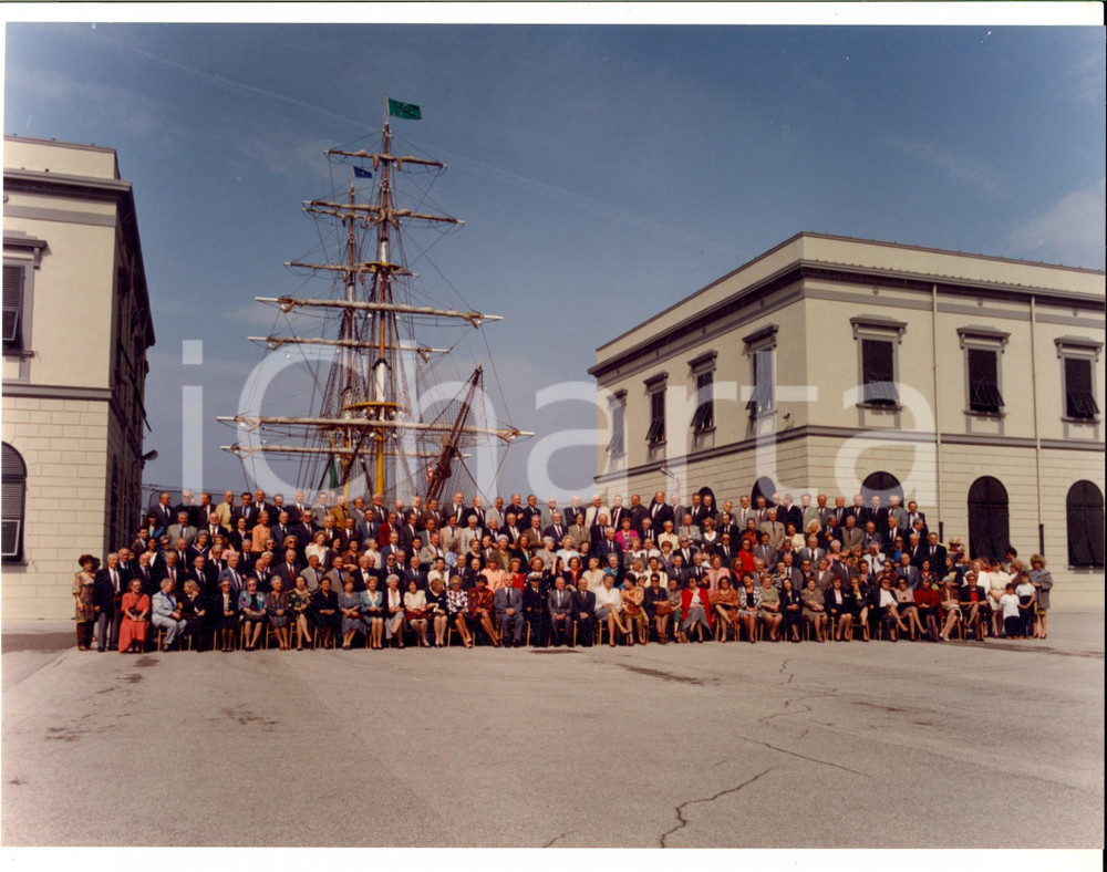 Fotografia d epoca originale 1992 LIVORNO Accademia Navale  Raduno ex allievi e famiglie Foto 21x27 cm 1