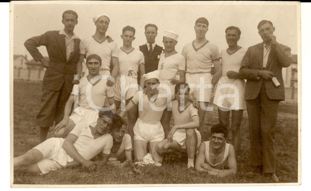 Fotografia d epoca originale 1930 ca MILANO CALCIO Giovani atleti di una squadra dilettanti Foto cartolina 1