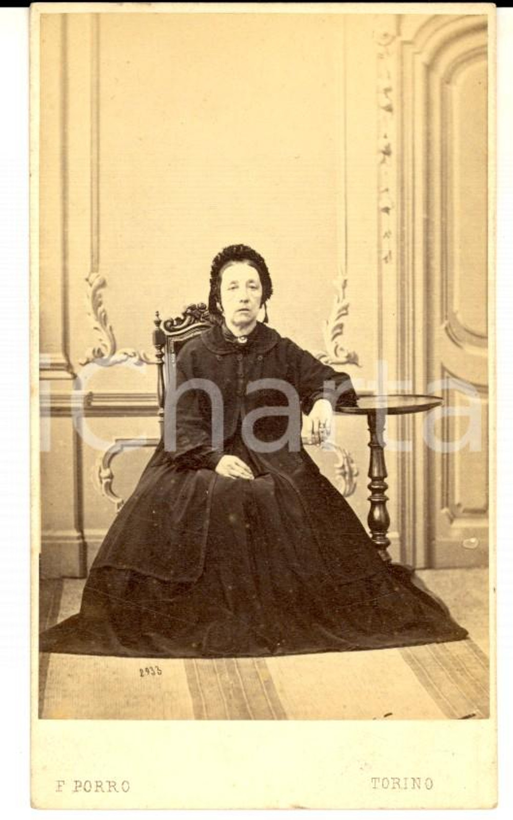Fotografia d epoca originale 1870 ca TORINO Ritratto di anziana donna vestita a lutto Foto PORRO CDV 1